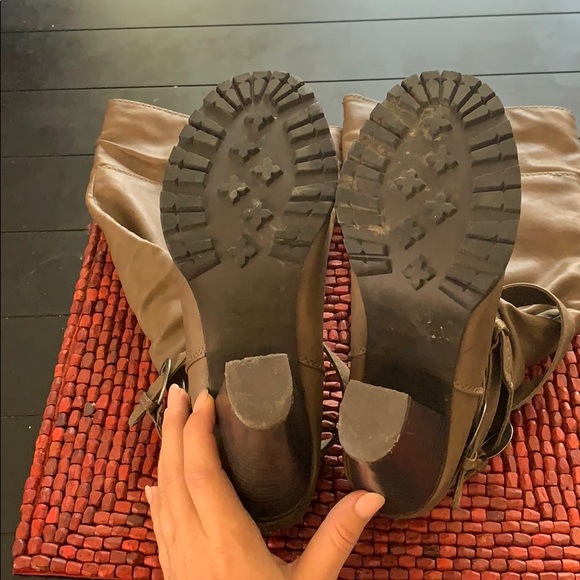 Knee high brown boots - Picture 3 of 4